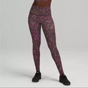 Lululemon pink patterned wunder unders in women’s 6 (great condition)